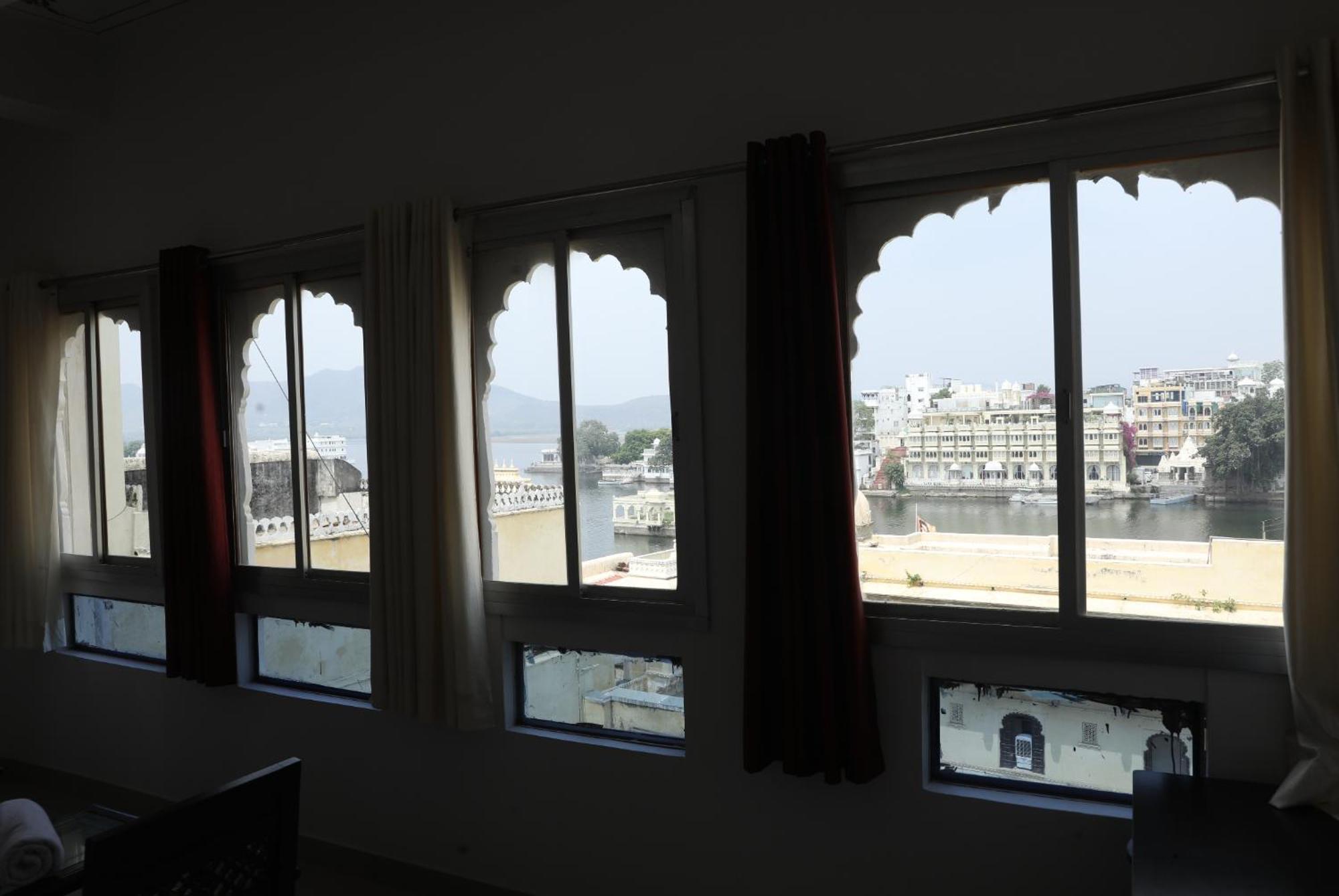 The Mama Hotel - Rooms And Dormitory Udaipur Exterior photo